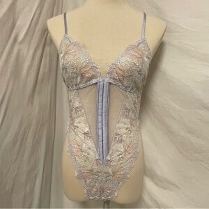 Victoria’s Secret Unlined Iridescent Iris Lace Teddy (M)